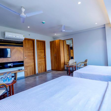 Hotel Om Сомнатг Екстер'єр фото