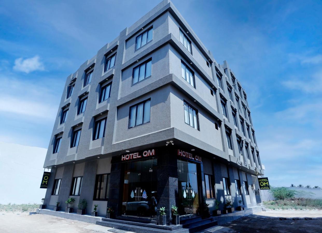 Hotel Om Сомнатг Екстер'єр фото