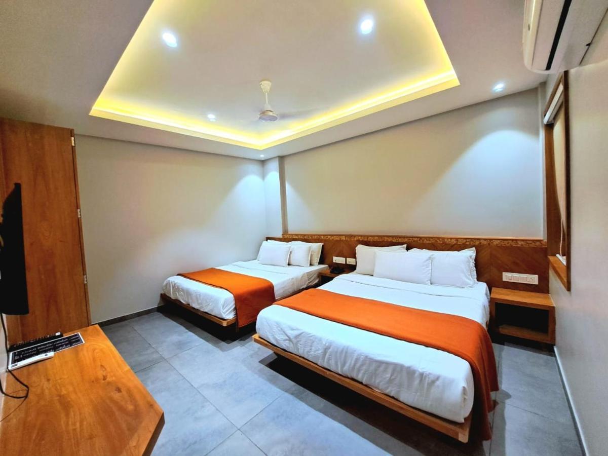 Hotel Om Сомнатг Екстер'єр фото