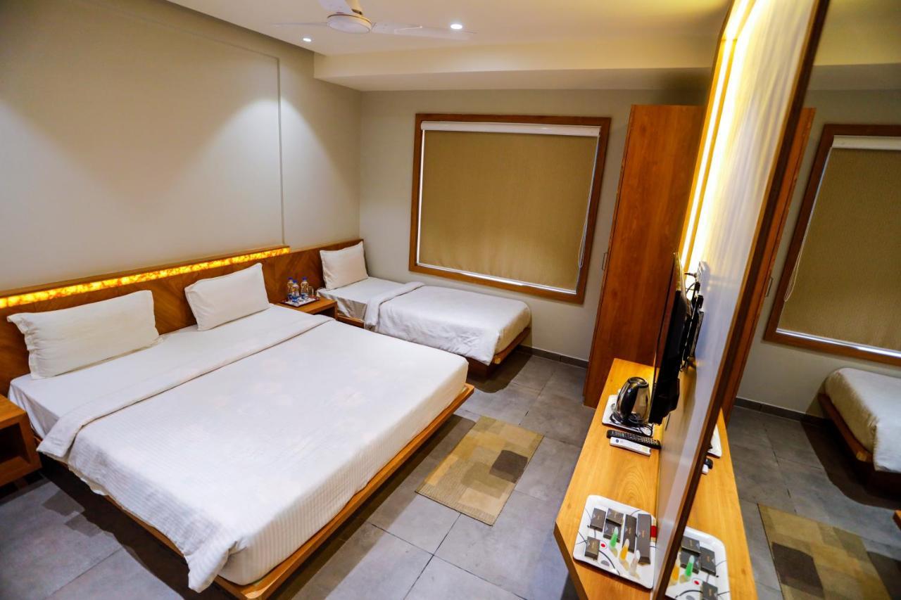 Hotel Om Сомнатг Екстер'єр фото