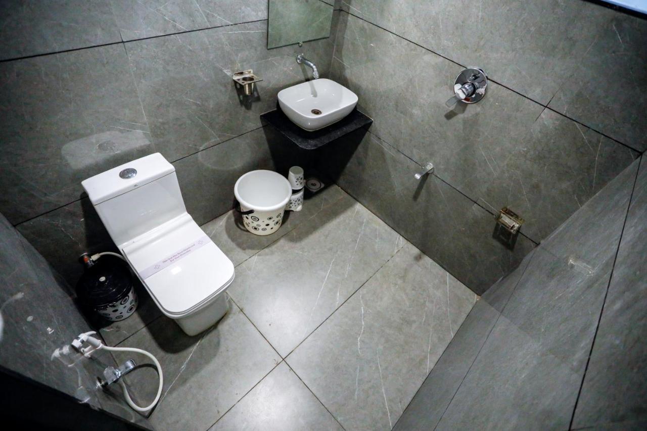 Hotel Om Сомнатг Екстер'єр фото