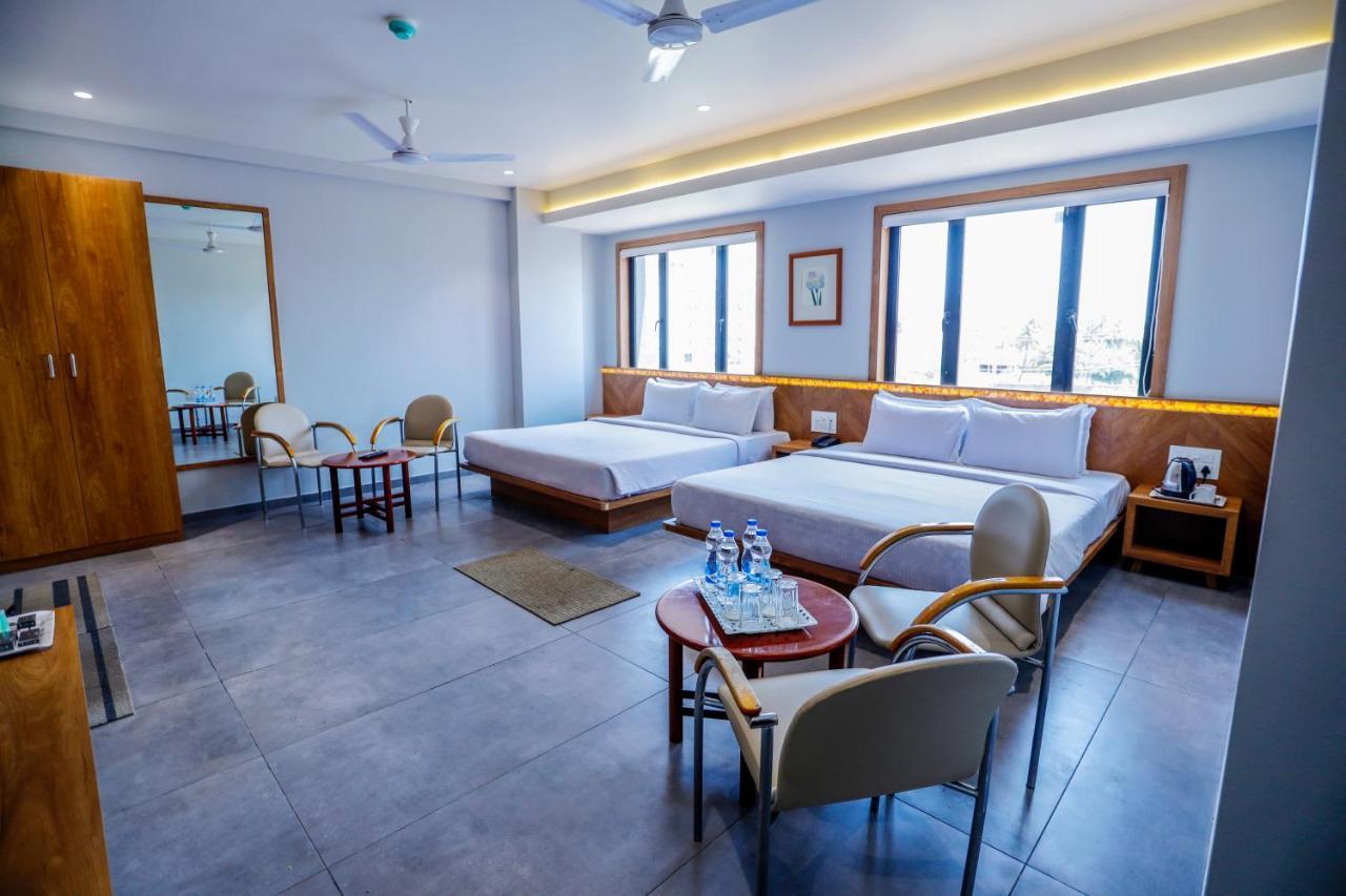 Hotel Om Сомнатг Екстер'єр фото