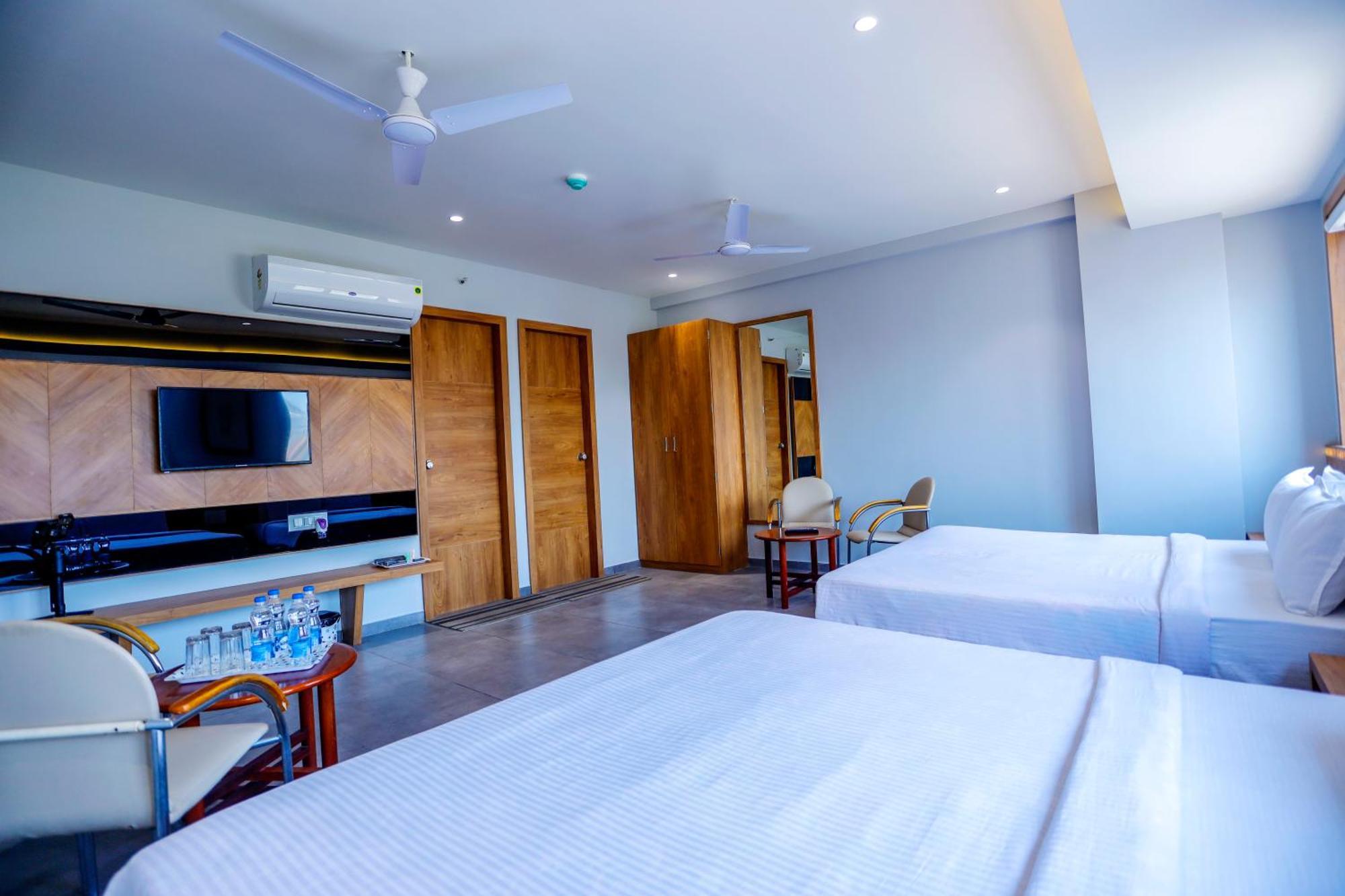 Hotel Om Сомнатг Екстер'єр фото