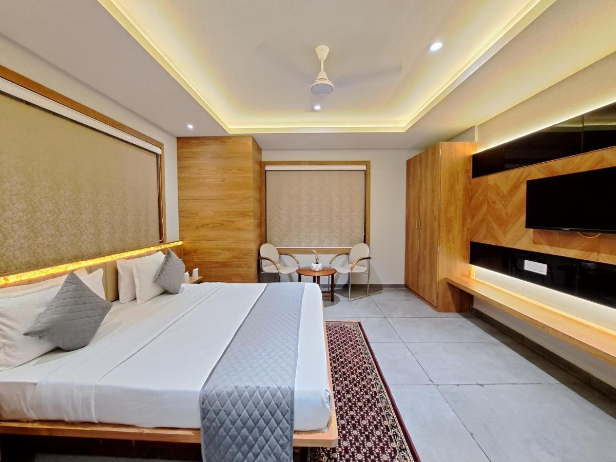 Hotel Om Сомнатг Екстер'єр фото
