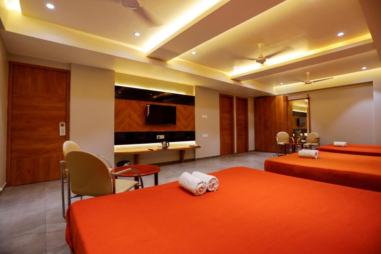 Hotel Om Сомнатг Екстер'єр фото