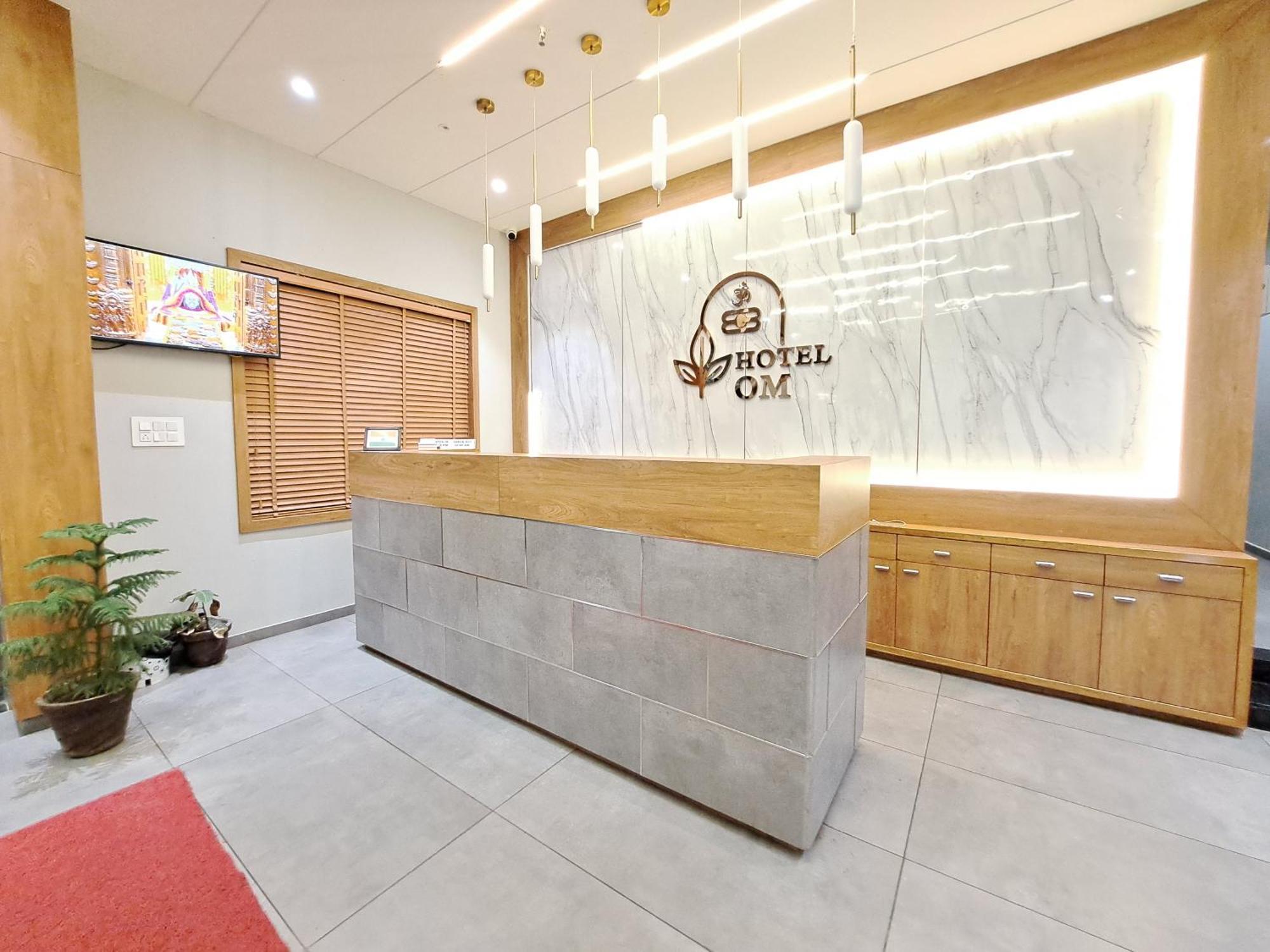 Hotel Om Сомнатг Екстер'єр фото