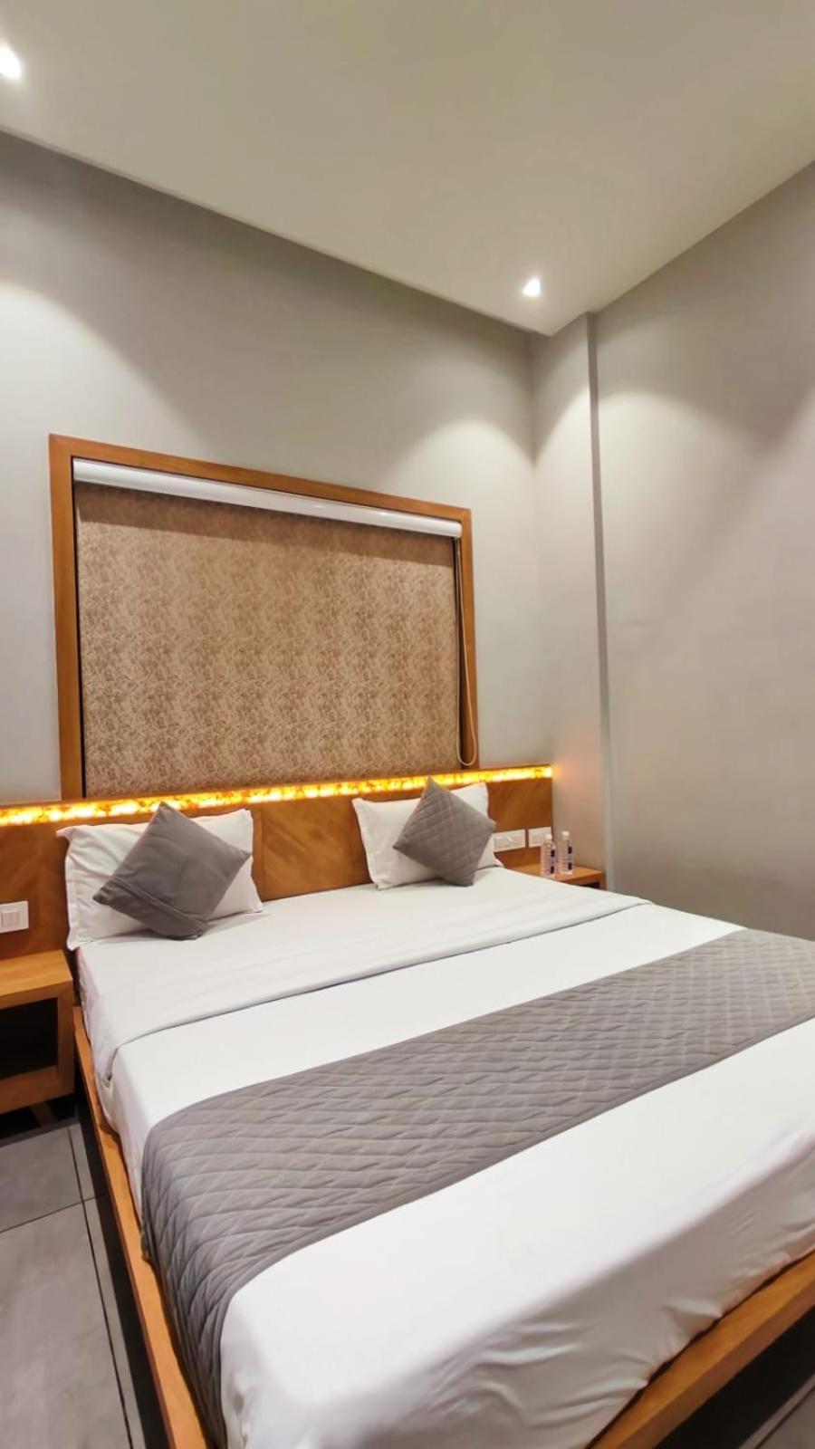 Hotel Om Сомнатг Екстер'єр фото